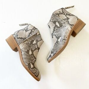 Dolce Vita Tavin ankle booties